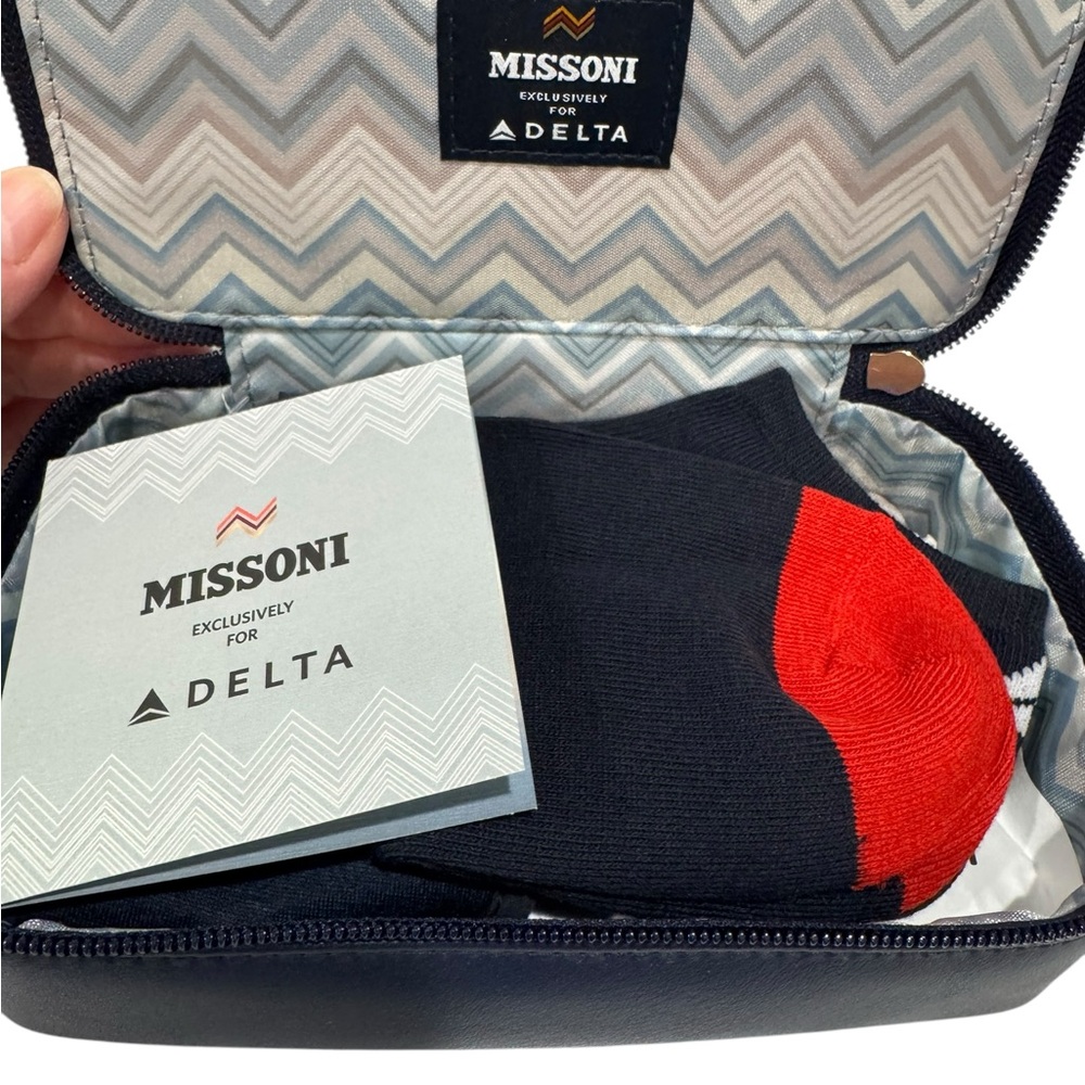 Missoni for Delta One toiletry/amenity bag in navy blue. Zip closure. Lined. NWT - Picture 6 of 8